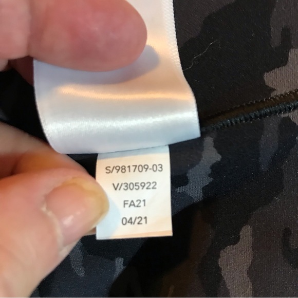 Athleta Salutation Stash 7/8 leggings PL large petiteTight Camo Lux Walnut Brown - Picture 9 of 11